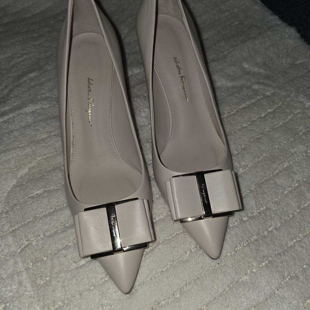 Salvatore Ferragamo Women's Bow Pointed Toe Flat - Light Pink